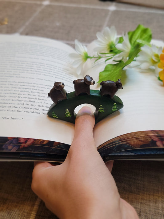 Three bears page holder